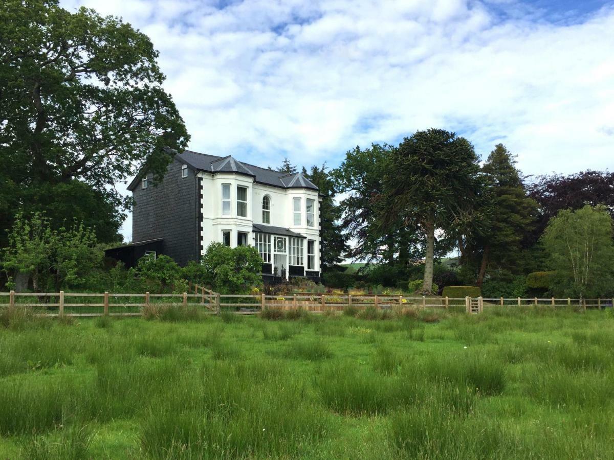 The Royston Hotel Llanbrynmair Exterior photo